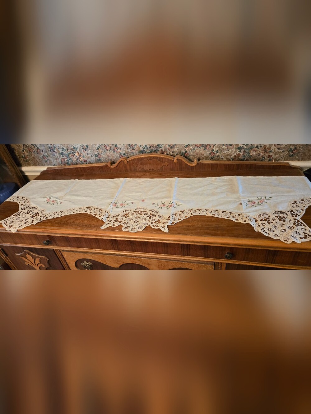 Embroidered Floral Design -Cream MANTLE/BUFFET RUNNER w/Lace Trim 17" x 85" NWOT